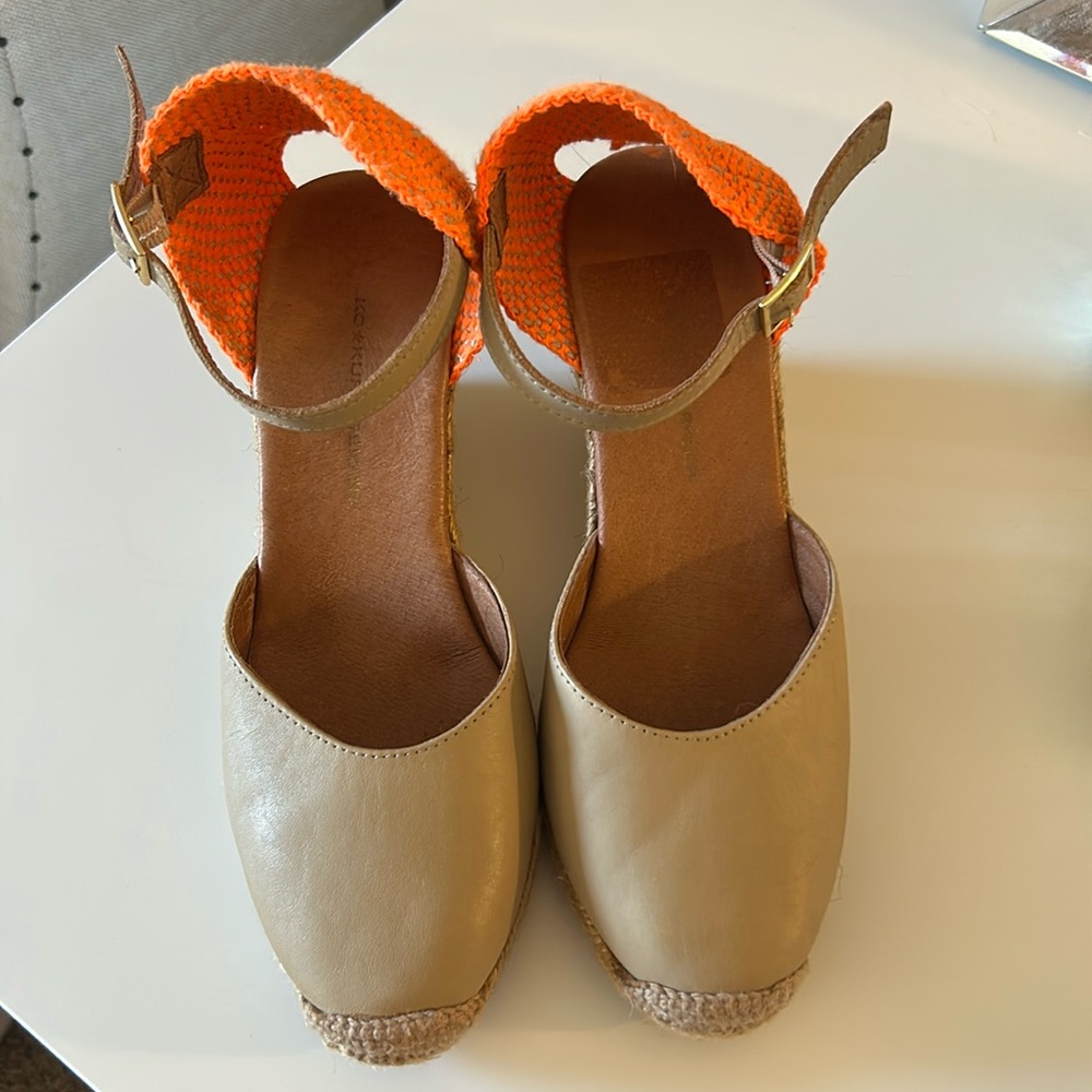 KG BY KURT GEIGER wedge espadrilles.
38